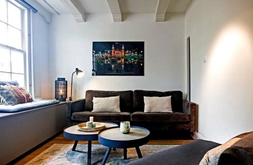 Grachtengordel-West Apartment | Indulge in Canal-Side Elegance and Comfort