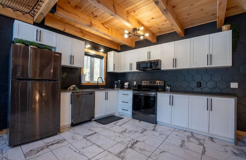Matawinie Regional County Municipality House | Synergie des Pins | Private Domain | 30 guests