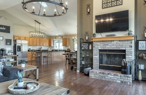 Innsbrook Ski Chalet | Hilltop Hideaway with Lake Front Access