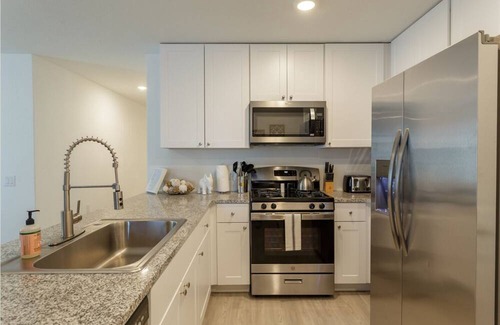 Southside House | 30+DayStay Mid-Term Rental-Mission del Lago 4BR, Ping Pong, Spacious, PETS OK