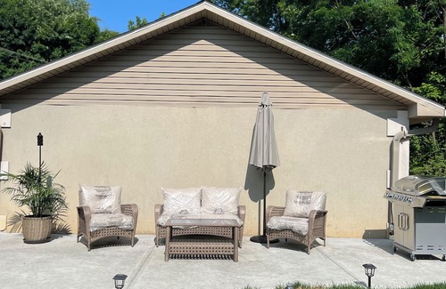Harrison Cottage | Hillside Charm-Adorable and Charming 2-Bedroom Cottage in Harrison Ohio