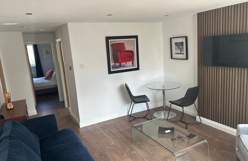 Barnsley Apartment | Renovated modern apartment minutes from M1 and town centre