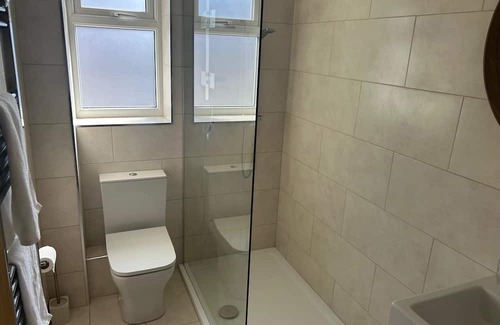 Barnsley Apartment | Renovated modern apartment minutes from M1 and town centre