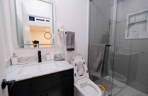 Regal Heights House | Queen Loft w/ Private Bathroom with sitting area or extra sofa bed in central TO