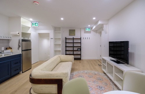 Regal Heights House | Queen Loft w/ Private Bathroom with sitting area or extra sofa bed in central TO