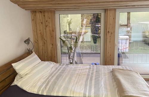 Stade Apartment | Apartment 'Monteurwohnung' with Shared Terrace, Wi-Fi and Air Conditioning