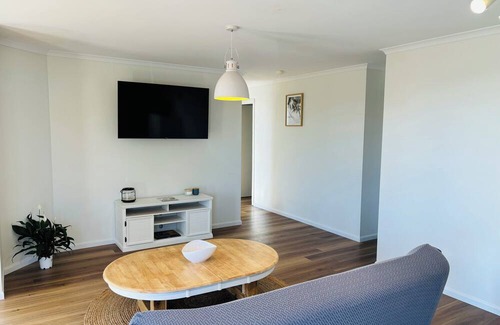 Normanville House | Escape to Nellie's Hideaway and experience a stay at a beautiful vacation home.