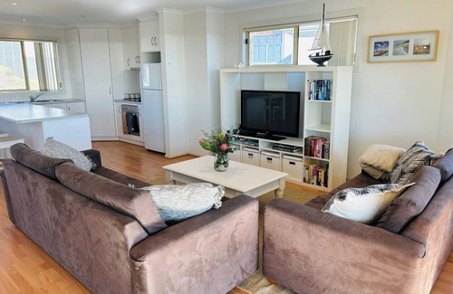 Normanville House | Escape to Nellie's Hideaway and experience a stay at a beautiful vacation home.