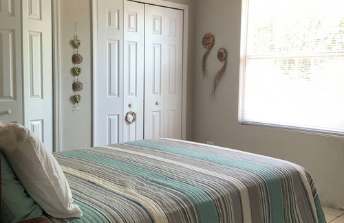 Rainbow Bay Cottage | The Anchorage - centrally located cozy beach cottage opposite Rainbow Bay Beach