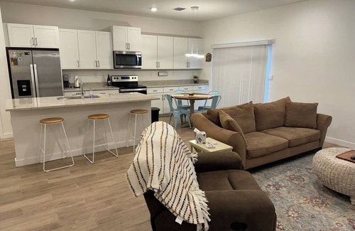 Homestead House | Charming 3-bedroom, 3-bath townhome with WiFi and AC in adorable Florida City