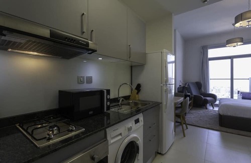 Discovery Gardens Apartment | Luxury Studio 5 mins from Ibn Batuta!