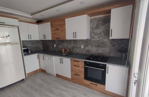 Kusadasi Apartment | Close to the sea, all furnishings are ready, air-conditioned, with internet,