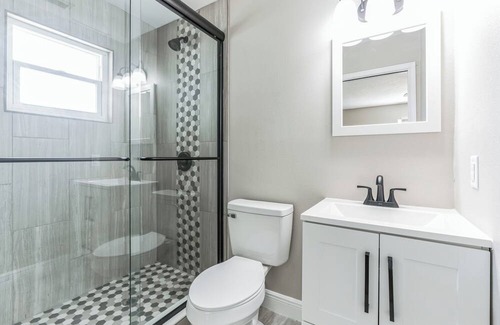 Winter Haven House | Tranquil lakeview retreat located near central FL theme parks. Pet friendly!
