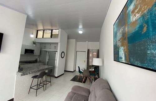 Guacima House | House 3 mins from SJO airport with free parking