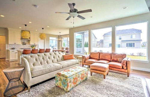 Vineyard House | Luxury Home-Pool-Pickleball-Hottub-FamilyFriendly-Toys