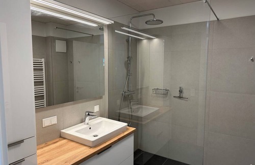 Tiefgraben Apartment | Modern Central Apartment in Moon Lake