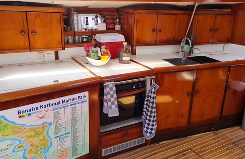 Kralendijk Boat Rental | Stay on Sail! Live-aboard on Bonaire Unique way of Staying on the Island