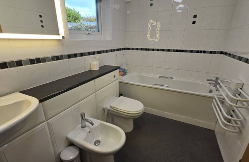 St. Mawes Cottage | Sunnybanks - a holiday home that sleeps 8 guests in 4 bedrooms
