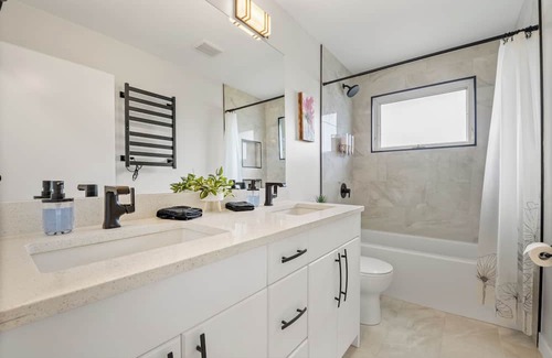 Northeast Edmonton House | Unique stay with retro arcade, free coffee/tea, and a spacious backyard patio