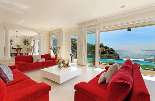 Bantry Bay Villa | Indulge in Lavish Comfort at Villa Stanleon