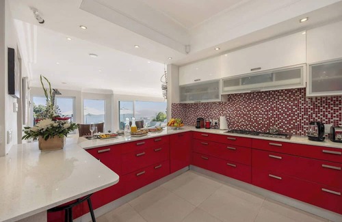 Bantry Bay Villa | Indulge in Lavish Comfort at Villa Stanleon