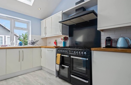 Herne Bay House | *NEW* Coastal Family House | Pass the Keys