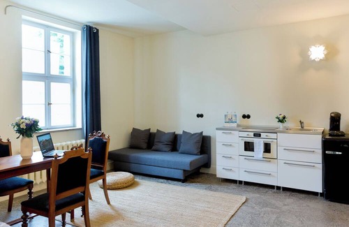 Neu Fahrland Apartment | Apartment "Stall innen" in the country house at Jungfernsee with lake access