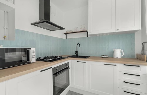 Stare Miasto District Apartment | Poznan Apartment By the Park by Renters