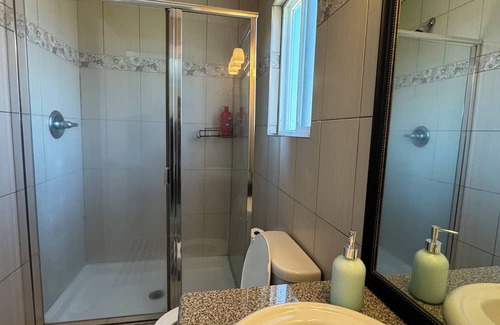Richmond House | Private bedroom with AC,Private washroom,close to YVR airport-Cambie Palace