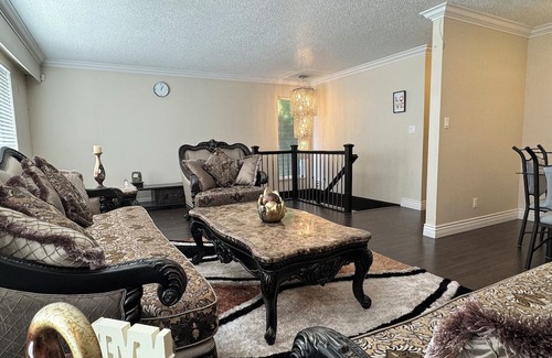 Richmond House | Private bedroom with AC,Private washroom,close to YVR airport-Cambie Palace