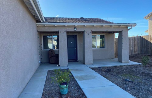 Bakersfield House | Beautiful and fun art house. Near lake and walking park.