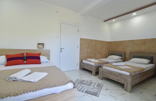 Gjerana Apartment | Studio Room w Balcony 6 min to Beach in Montenegro
