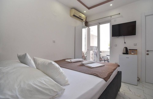 Gjerana Apartment | Studio Room w Balcony 6 min to Beach in Ulcinj