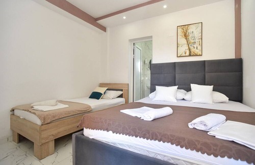 Gjerana Apartment | Studio Room w Balcony 6 min to Beach in Ulcinj