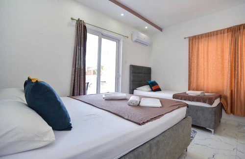 Gjerana Apartment | Studio Flat w Balcony 6 min to Beach in Montenegro