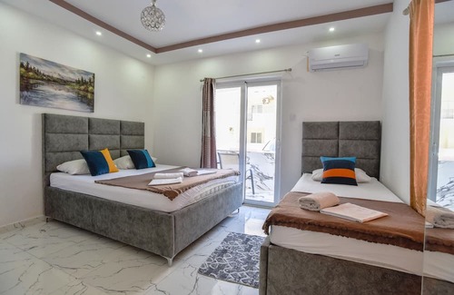 Gjerana Apartment | Studio Flat w Balcony 6 min to Beach in Montenegro