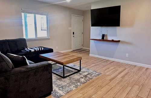 Wooten Apartment | N Austin retreat minutes from Q2, The Domain and 15 min from Downtown Austin