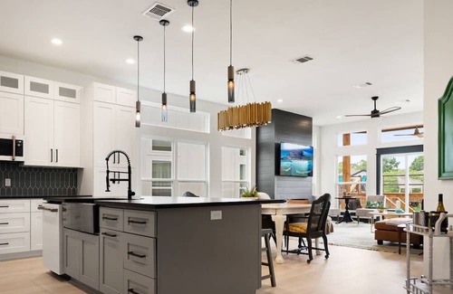 Cedar Creek Reservoir House | Two Luxury Homes For Large Groups