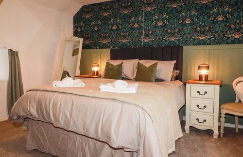Fivelanes Cottage | ALWAYS, pet friendly, character holiday cottage in Five Lanes