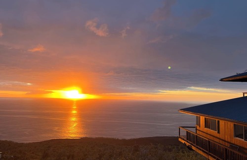 Captain Cook House | Serenity Hale on Kona Coast with spectacular ocean view