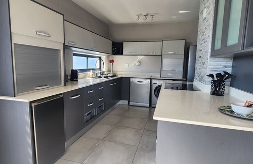 Mossel Bay House | 85th On Wigget, Apartment unit 10 with private plunge pool and seaview