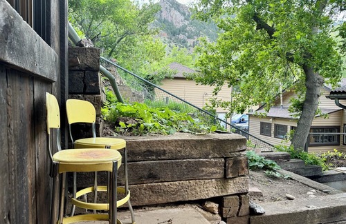 Eldorado Springs Ski Chalet | Eldo Chalet-Mountain tiny-home w/ crazy access to Eldo Canyon St. Park & Boulder
