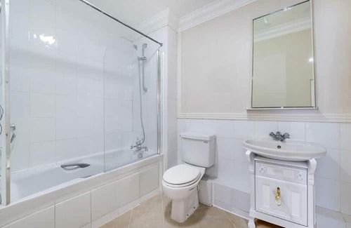 Spitalfields Apartment | Stunning & Spacious by Spitafields