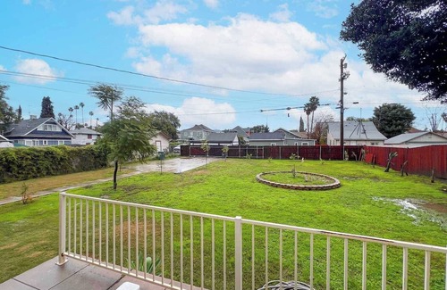 Downtown Riverside House | Fenced Backyard｜Dedicate Workspace｜Pet Friendly #41988