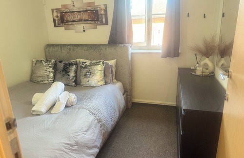 Broxbourne House | Lux 1 bedroom and 1 private bathroom in a shared flat cheshunt Broxbourne