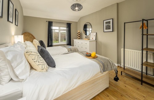 Belford Cottage | Rosemary Cottage - a cottage that sleeps 8 guests in 4 bedrooms