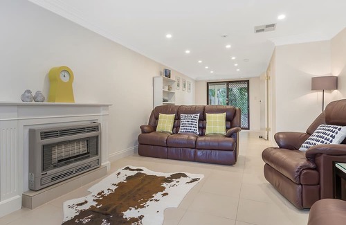 Kensington Gardens House | 3BR Family Home in Kensington Gardens