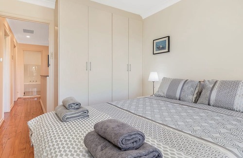 Kensington Gardens House | 3BR Family Home in Kensington Gardens