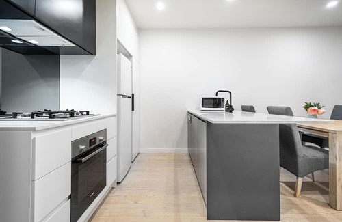 Footscray Apartment | This apartment is a 2 bedroom(s), 2 bathrooms, located in Footscray, VIC.