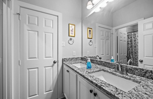 Tarrant County House | Cozy Long-term Stay - 4BR, King/Queen Beds, Ft Worth